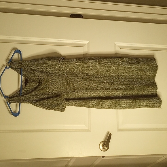 Stretchy "cold shoulder" midi dress - Picture 1 of 3